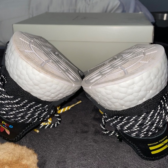 Athletic_Shoes
